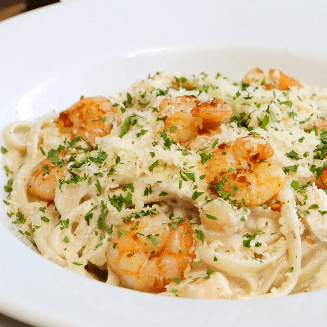 Fetuccini Alfredo de Camarones