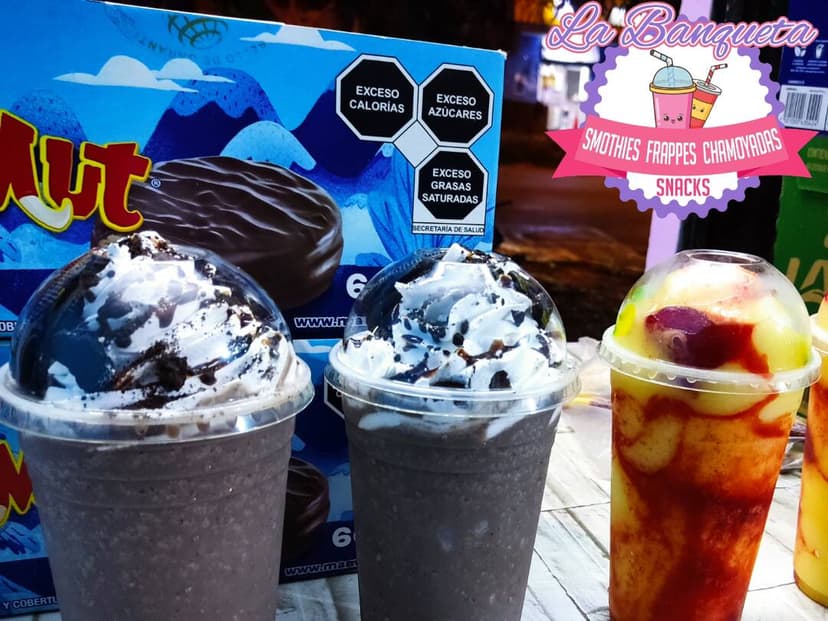 LA BANQUETA SMOTHIES FRAPPES CHAMOYADAS SNACKS