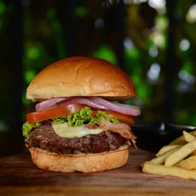 Combo Burger Clásica + Bebida 400 ML