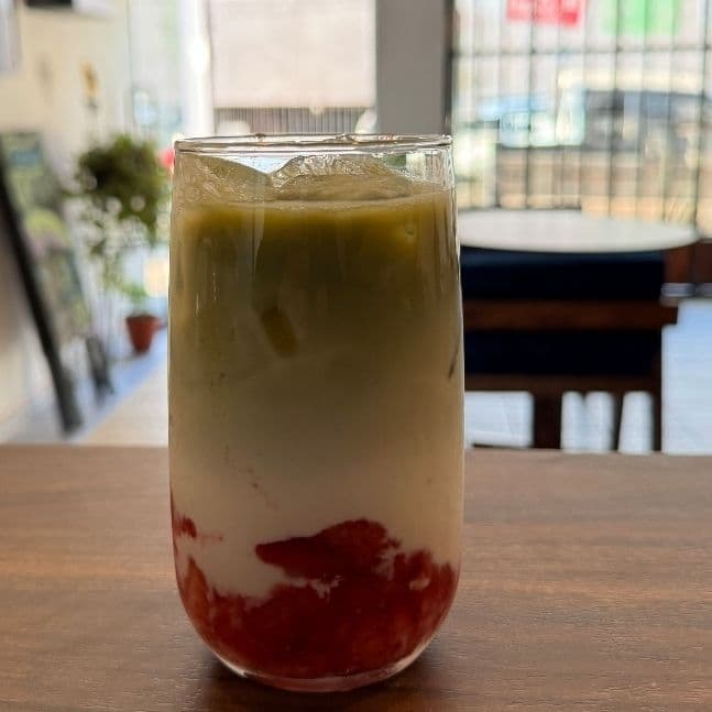 Matcha Latte de Fresa
