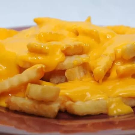 Papas Fritas Bañadas con Queso