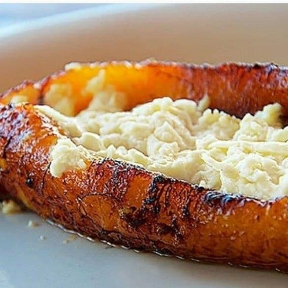Platano Frito con Queso y Complemento a Elección
