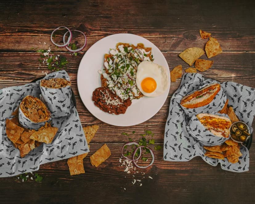 PISTOLEROS Chilaquiles