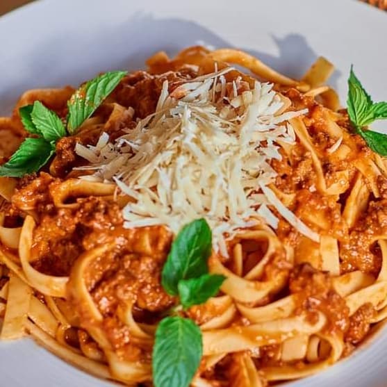 Fetuccini A La Bolognesa