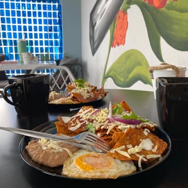 Chilaquiles + licuado de plátano