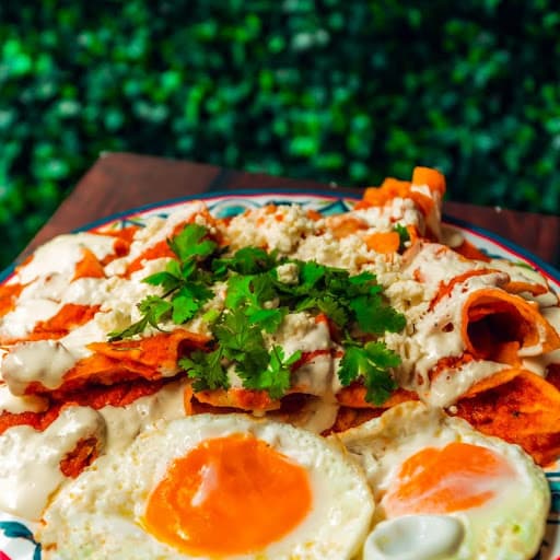 Chilaquiles con Huevo Frito