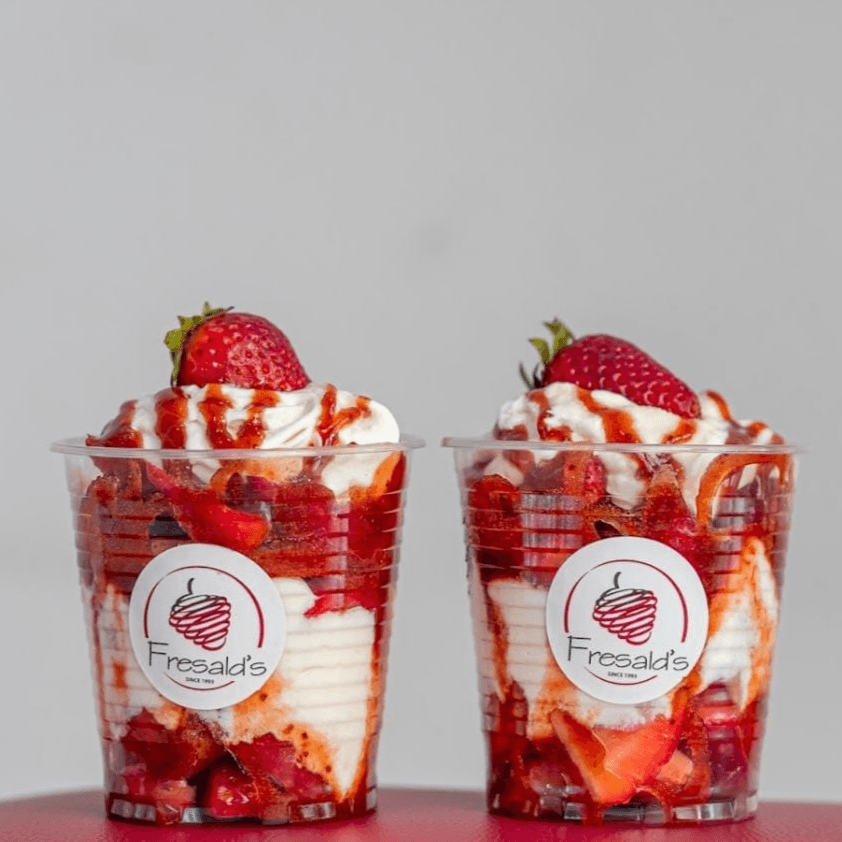 2 Fresas con Crema + Salsa de Fresa 9 Oz