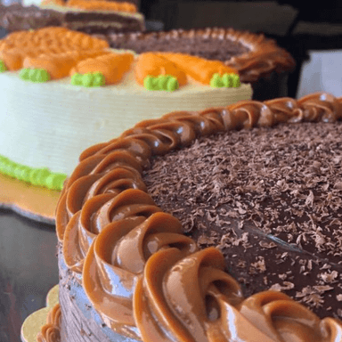 Combo-Combo torta de chocolate + 2 bebidas