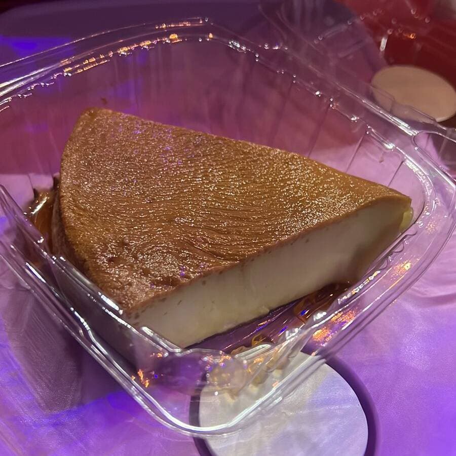 Rebanada de Flan Napolitano de Queso Philadelphia