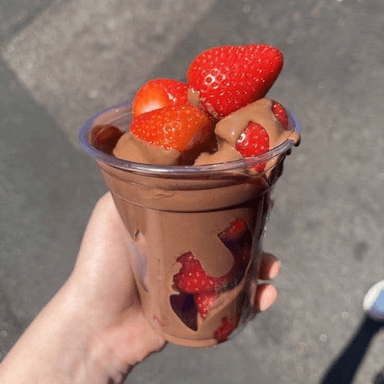 FRESAS CON CHOCOLATE DERRETIDO