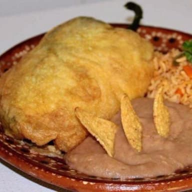 Platillo: 1 Guiso + 2 Complementos