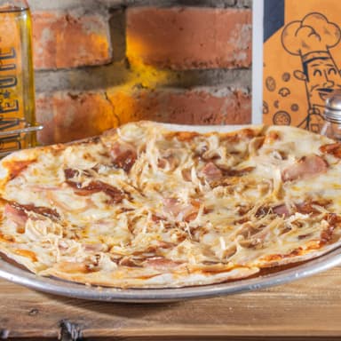 Pizza Pollo Cebolla Dulce Tocineta