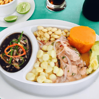 Ceviche de Pescado con Conchas Negras