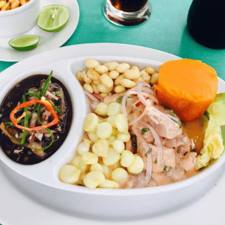 Ceviche de Pescado con Conchas Negras