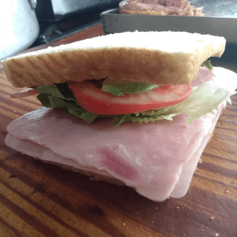 Sándwich Jamón con Queso de Puerco
