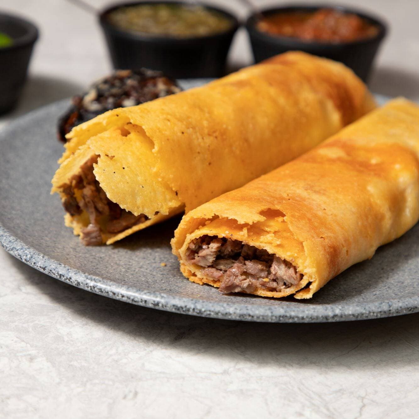 Media Orden Chicharrón de Queso con Chorizo