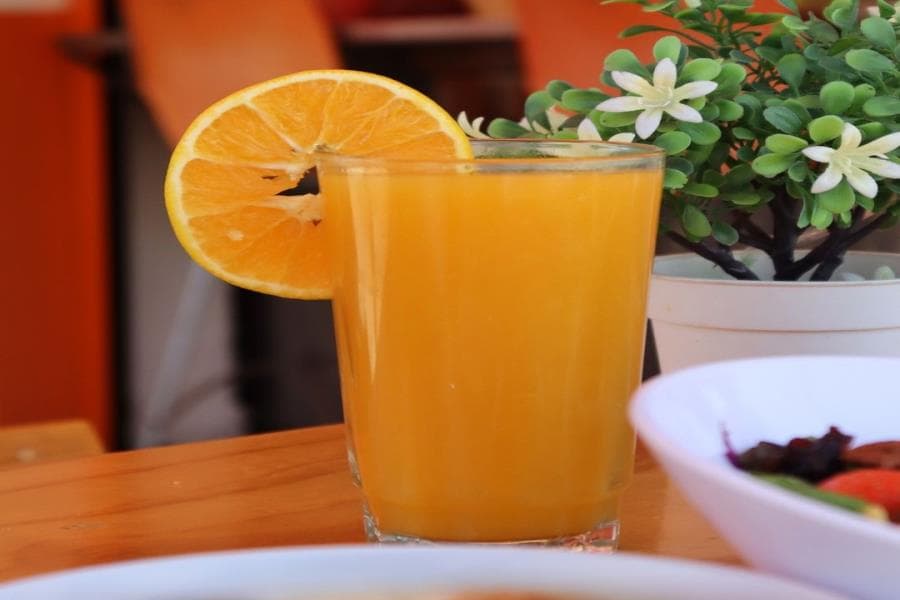JUGO DE NARANJA 100% NATURAL
