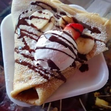 Crepa Dulce con Bola de Nieve Napolitano