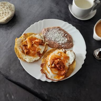 HUEVOS RANCHEROS