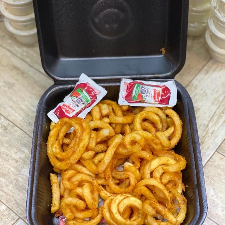 Papas con Queso y Chipotle