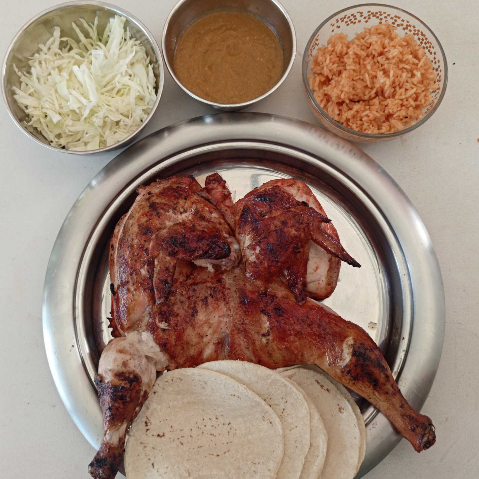 Pollo Asado A Las Brasas Con Complementos