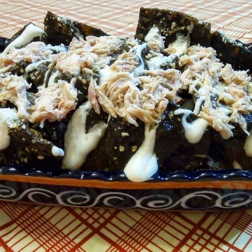 Chilaquiles de Mole con Pollo