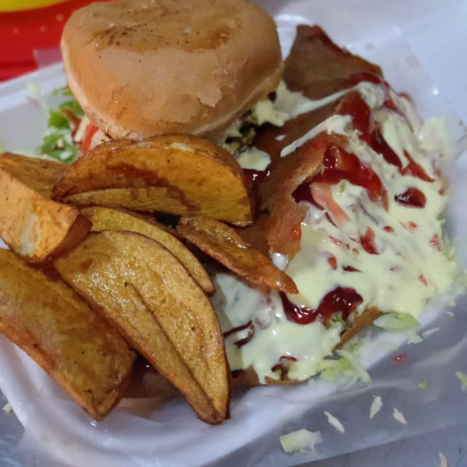 Hamburguesa + Empanada + Papas