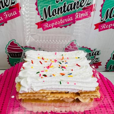Pastel de galletas aviones, relleno de crema paste