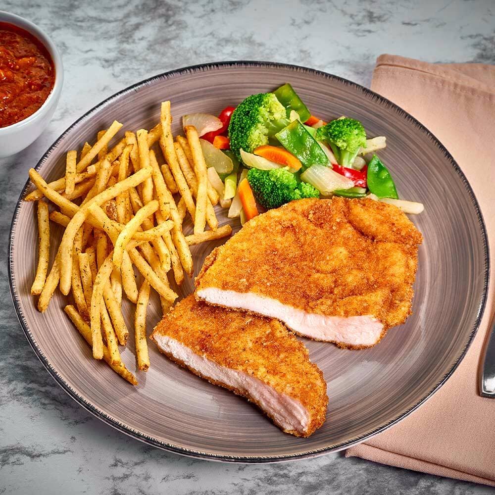 Milanesa de Pollo Empanizada con Papas Francesas