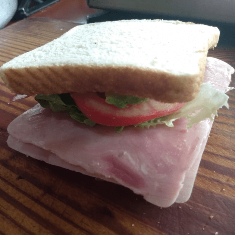 Sándwich Jamón con Queso Americano