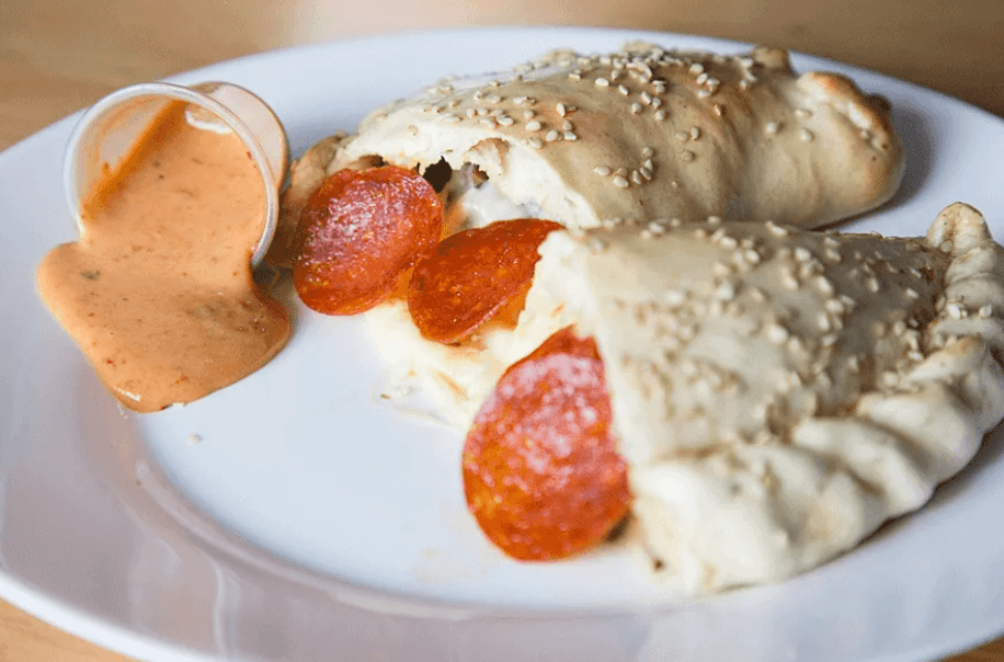 Calzone Con Pepperoni