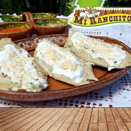 Quesadillas Papas con Rajas Queso al Comal