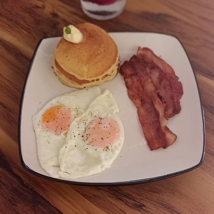 Hot cakes con tocino