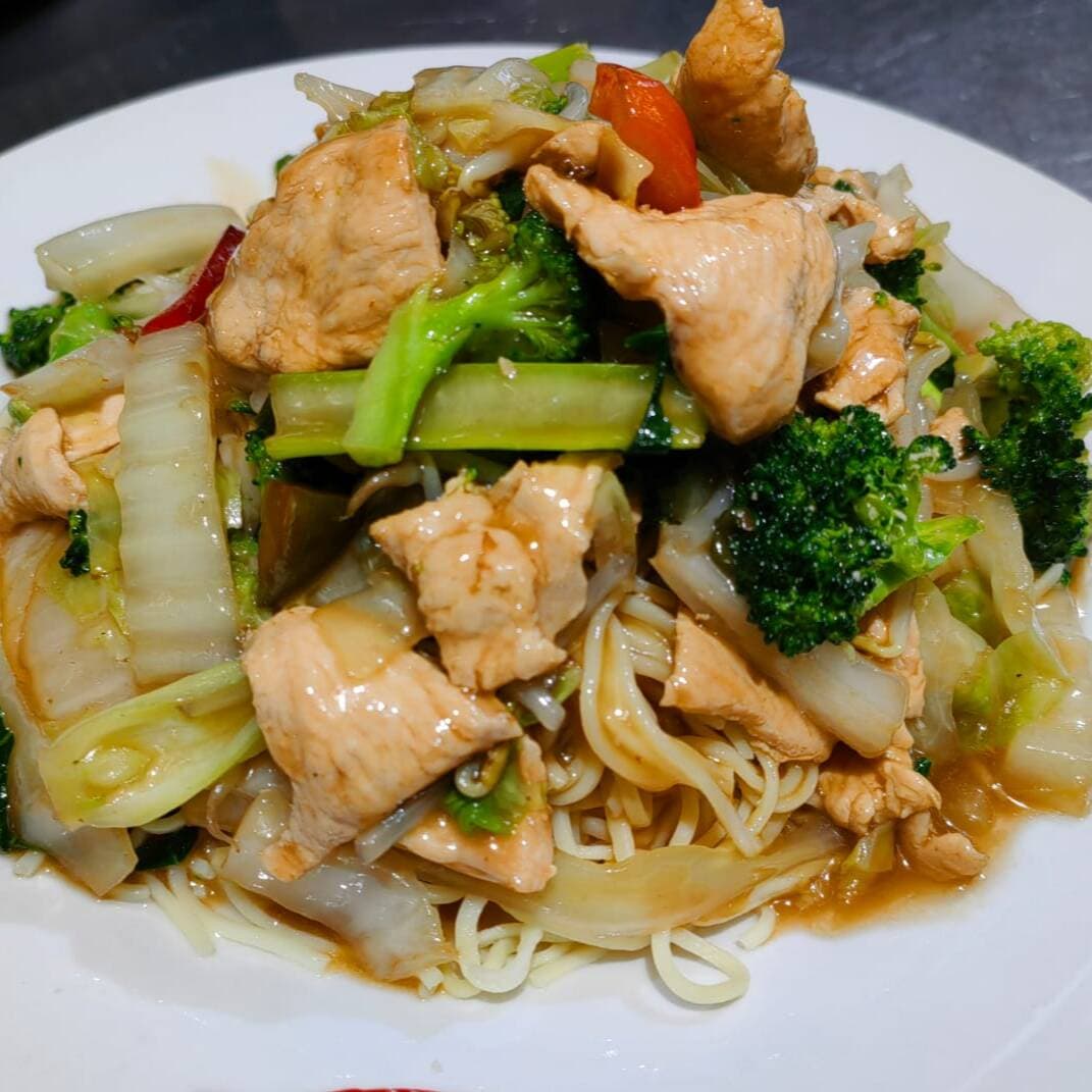 Tallarín con Pollo Menú