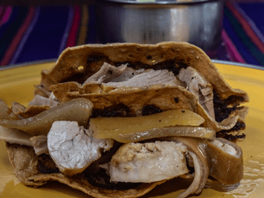 Sesadillas de chicharrón y carnitas