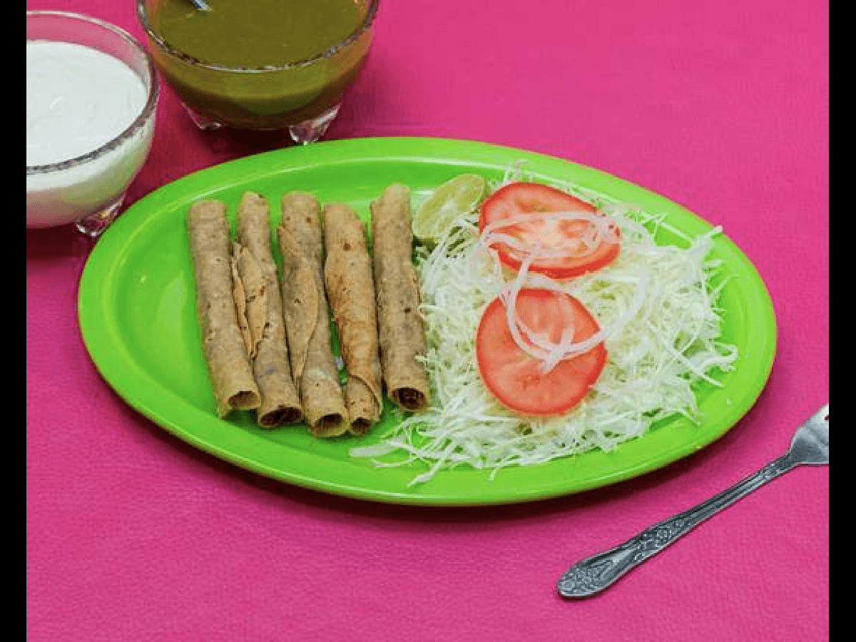 Media Orden de 3 Tacos Surtidos