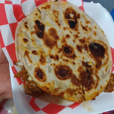Quesadilla con Chilorio