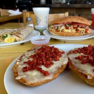 MOLLETES C/FRIJOLES Y QUESO