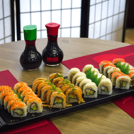 PROMO FAMILIAR 60 BOCADOS DE SUSHI MAS 2 JUGOS HIT