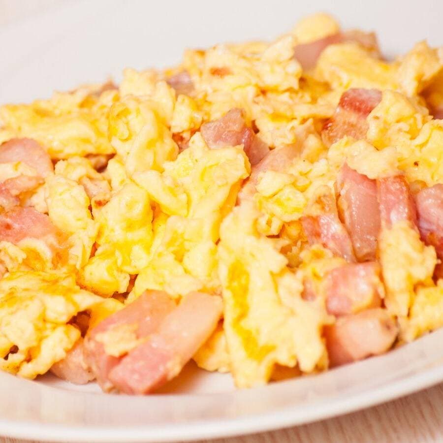 Huevos Revueltos con Jamón
