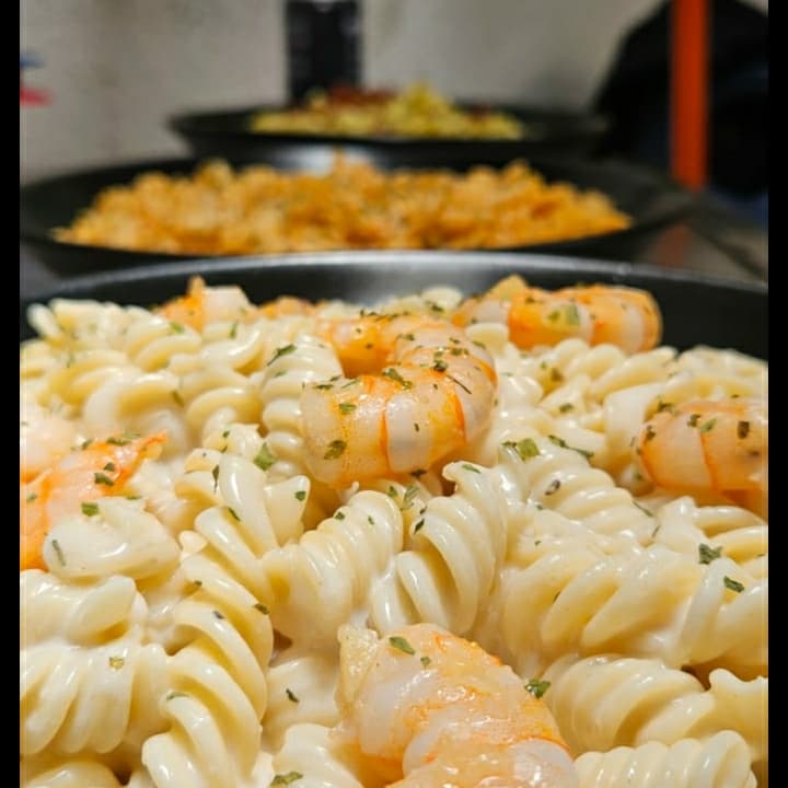 Pasta Alfredo con Camarones Salteados Copiar
