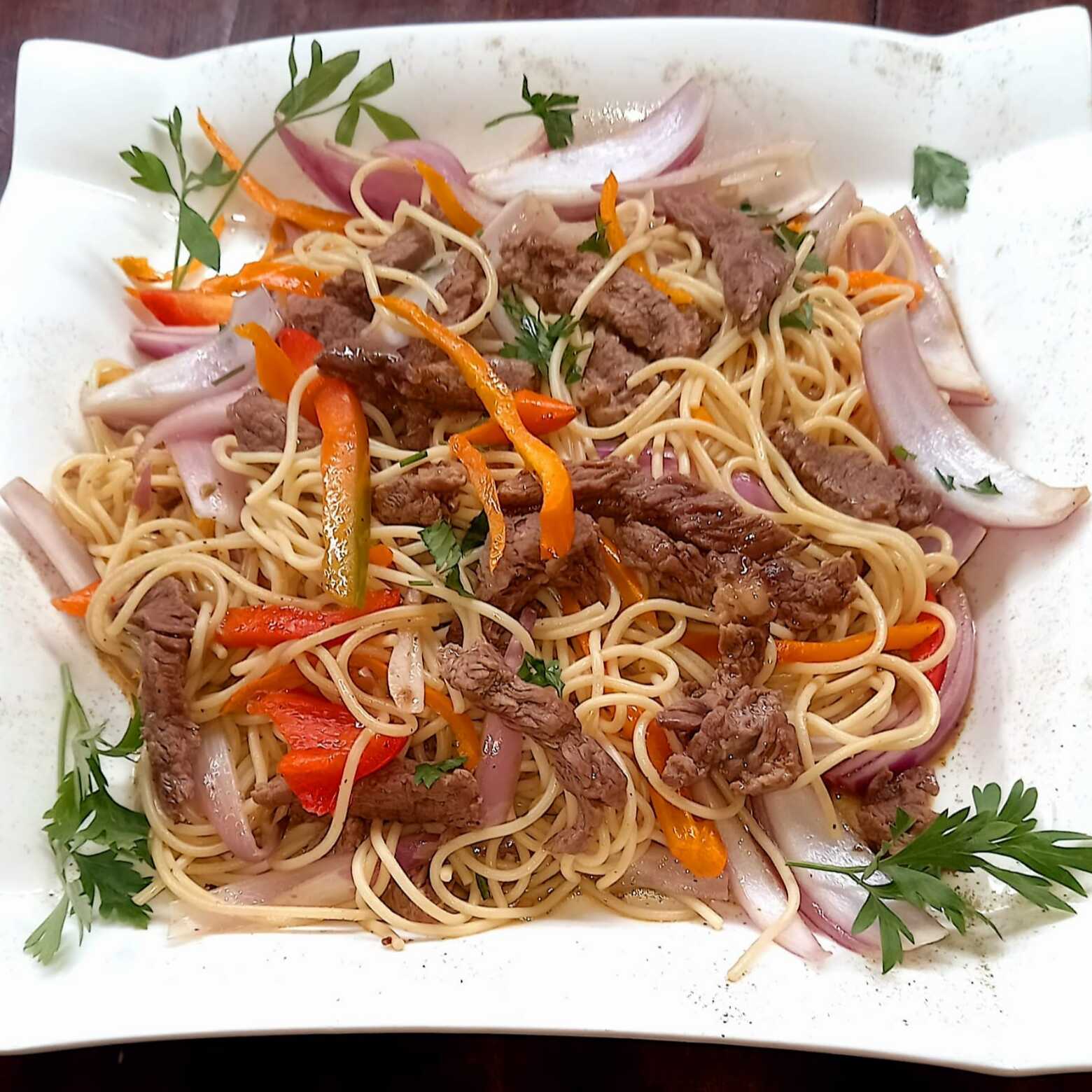 tallarin saltado  de carne