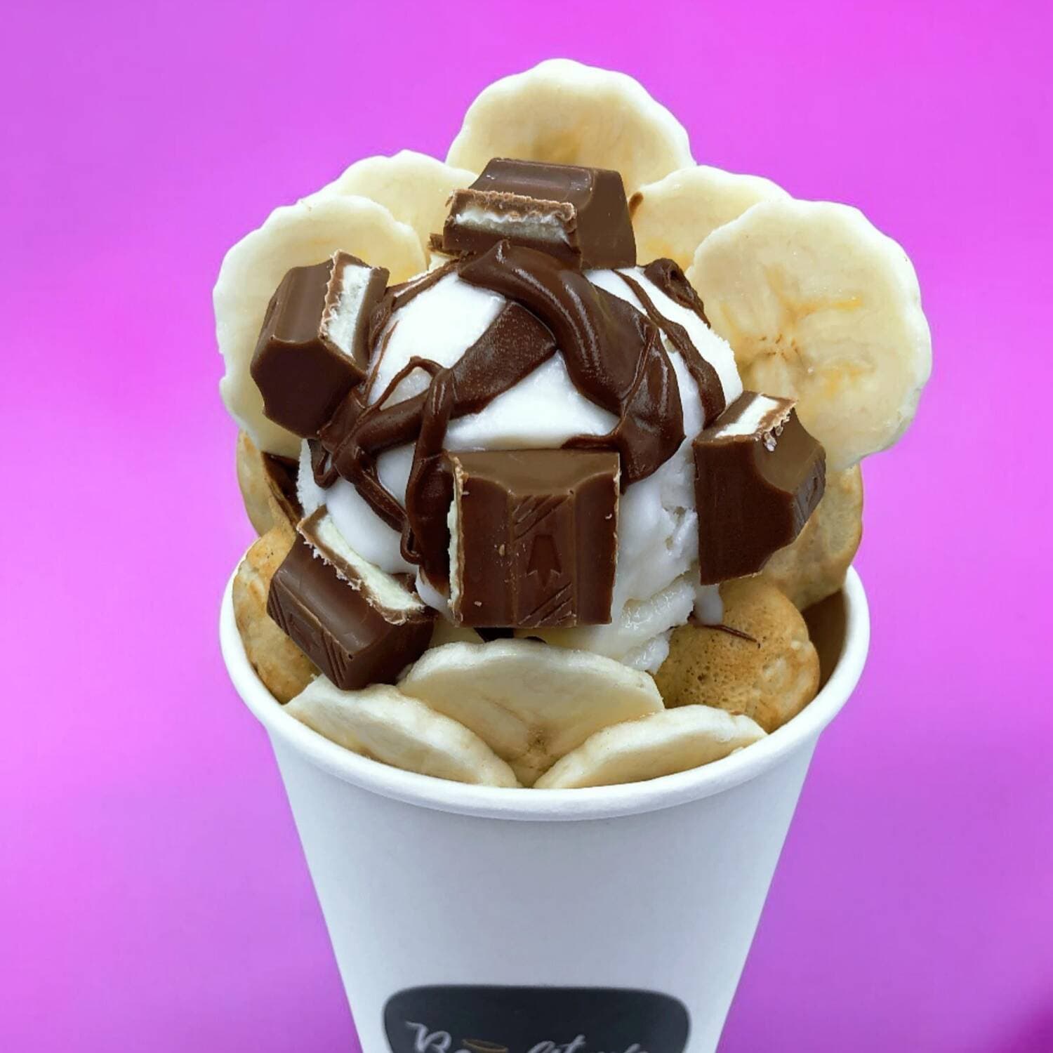 Wowffle de NUTELLA,PLATANO,KINDER Y HELADO