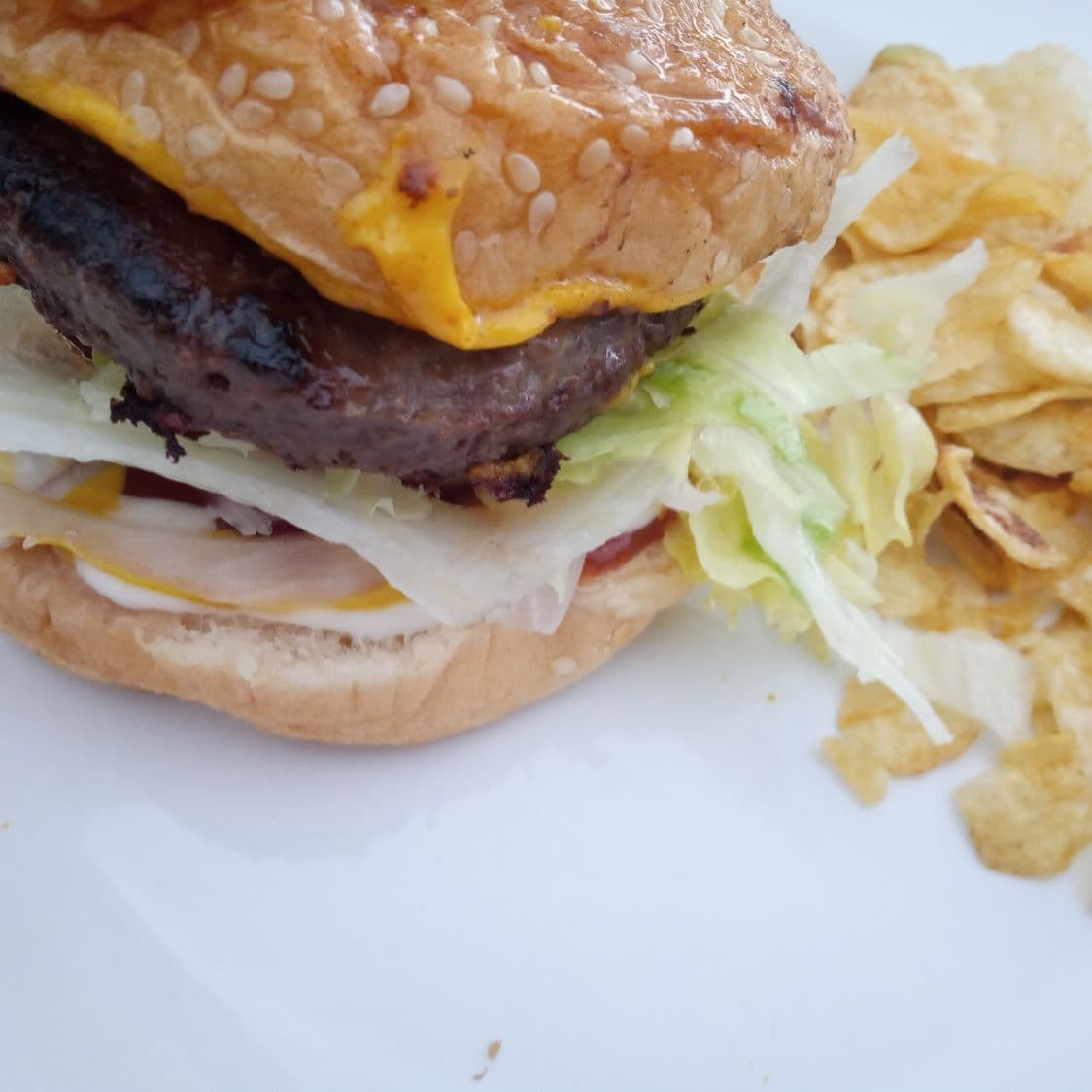 Hamburguesa con papas fritas y refresco
