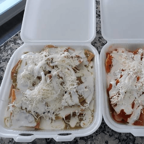PORCION DE CHILAQUILES ROJOS
