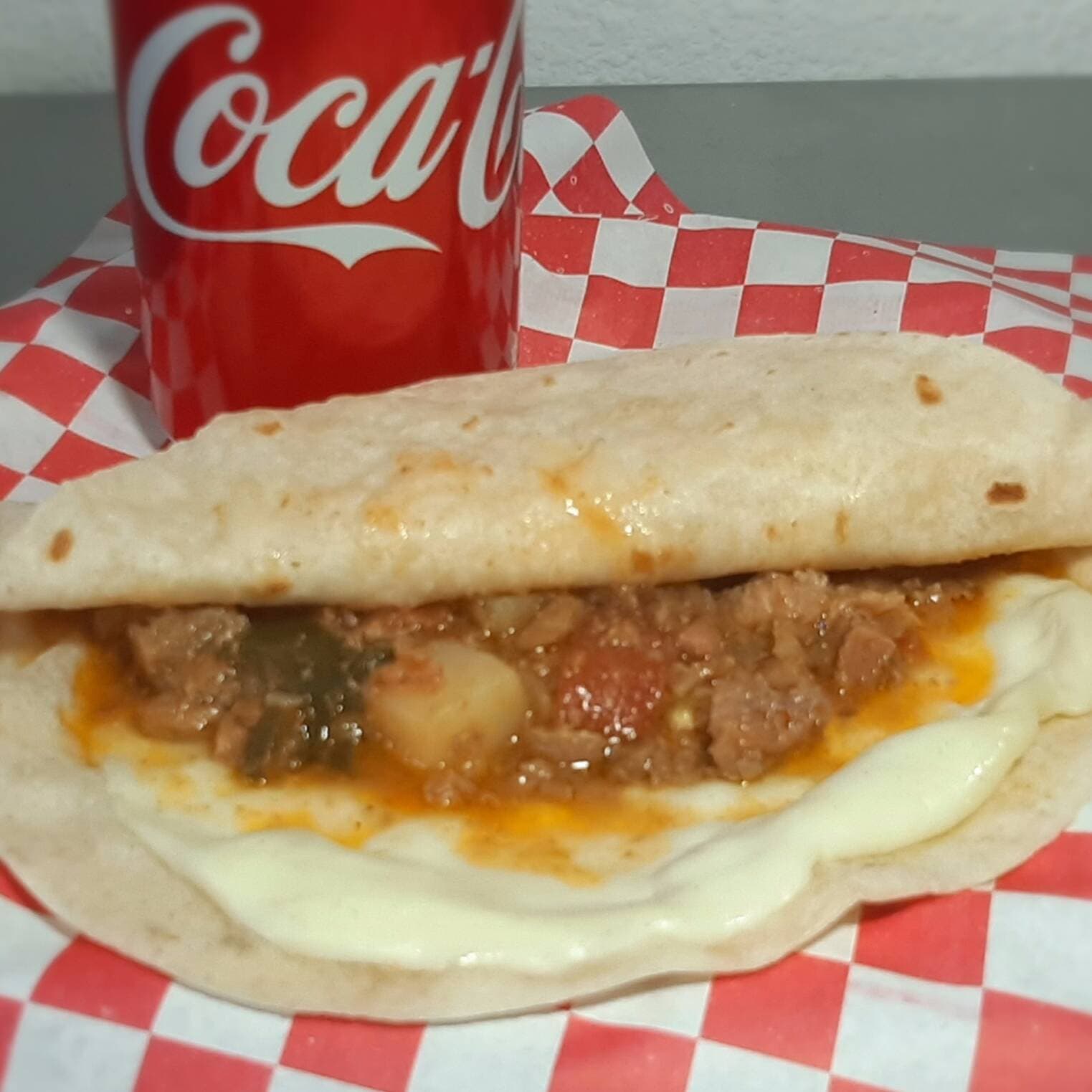 Quesa con Guisado de Bistec Ranchero