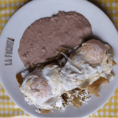 Chilaquiles con huevo ( estrellado)