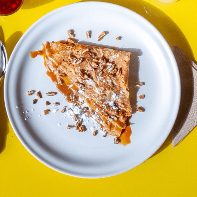 Crepa de cajeta con núez