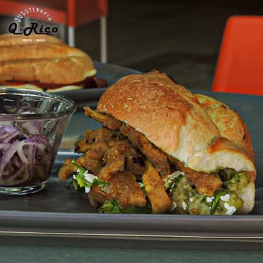 Torta de Chilaquiles Con Milanesa de Cerdo