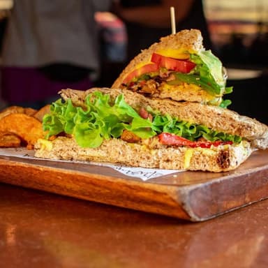 Panini de Pollo y Tocino